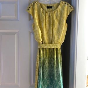Guess Womens sleeveless dress size 6 shades of yellow and green